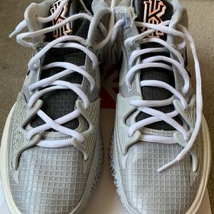 Kyrie Low 4 Men’s size 7.5
